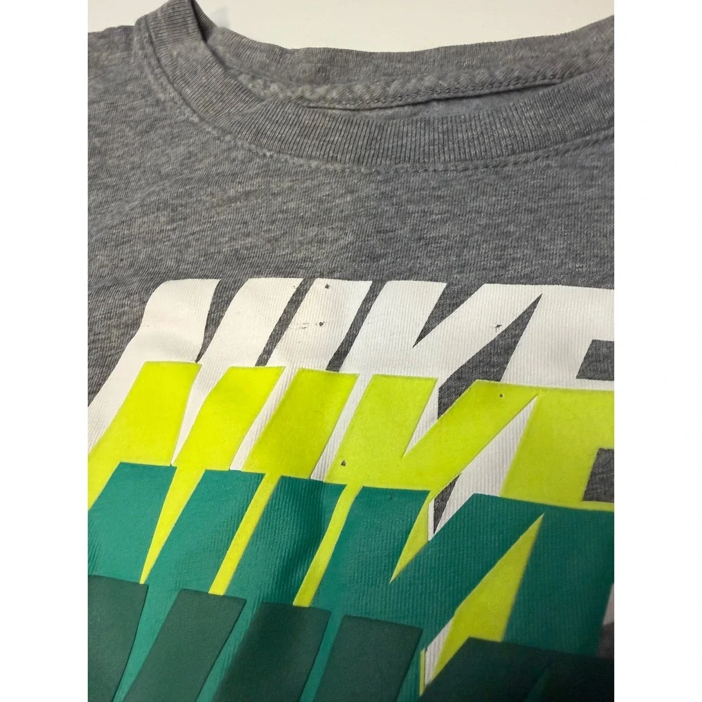 Nike Boys Athletic Cut Graphic T-Shirt Heather Gray Green Yellow Size Small